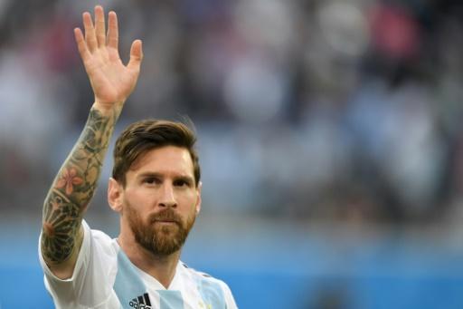 Lone Messi remercie ses supporters après un match de football
