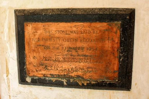 Une plaque de la reine Elizabeth II à Aden au Yemen