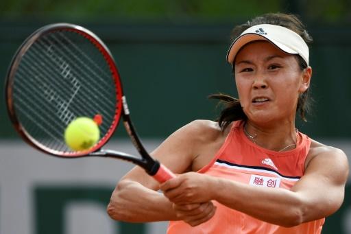 Peng Shuai au service