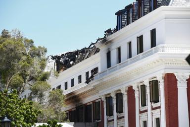 L'incendie au parlement sud-africain maitrisé