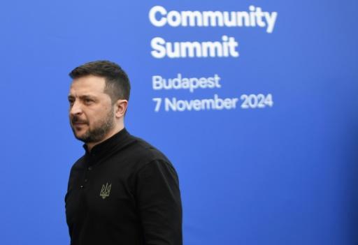 Zelensky sur un fond bleu