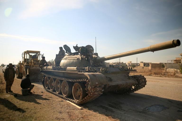 Raids russes et syriens meurtriers en Syrie après une offensive rebelle