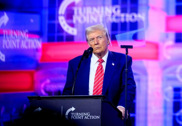 Trump dit vouloir "stopper le délire transgenre" dès son premier jour