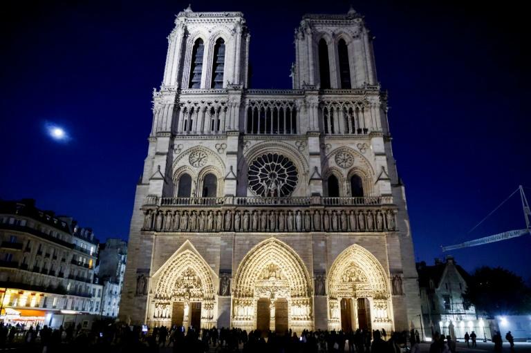 Notre-Dame accueille ses premières messes de Noël depuis l'incendie de 2019
