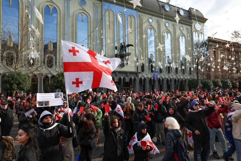 Géorgie: un nouveau président investi, la sortante se dit toujours "légitime"