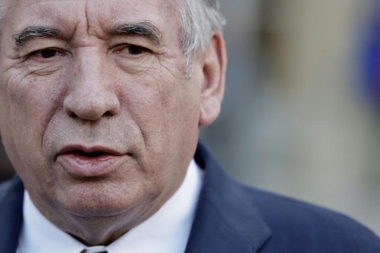 Bayrou arrivé à Mayotte, le gouvernement attendu au tournant