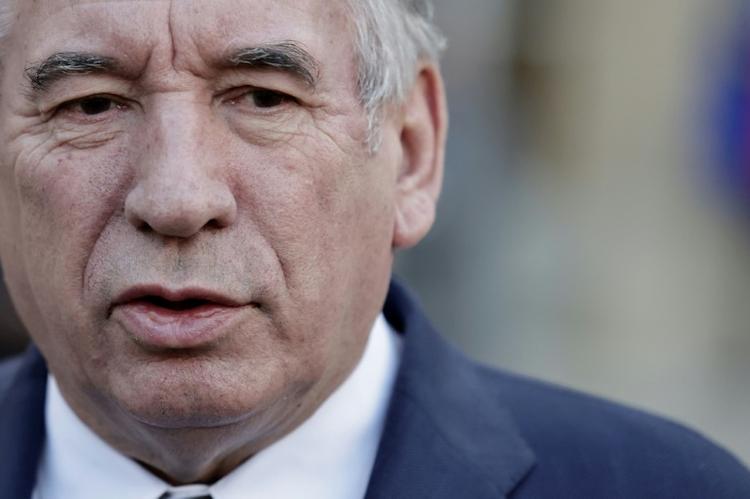 Bayrou arrivé à Mayotte, le gouvernement attendu au tournant