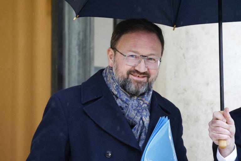 La méthode Bayrou: des poids lourds en première ligne, un Premier ministre en surplomb