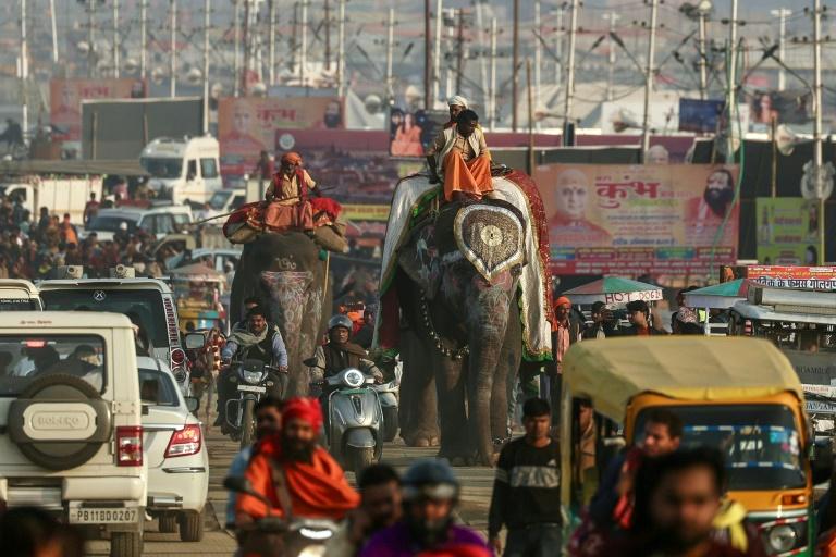 En Inde, premiers bains anticipés au pèlerinage hindou géant de Kumbh Mela