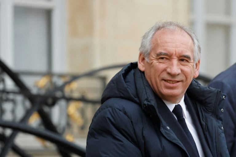 Déçu par Bayrou, le PS veut continuer à négocier à la veille de la censure