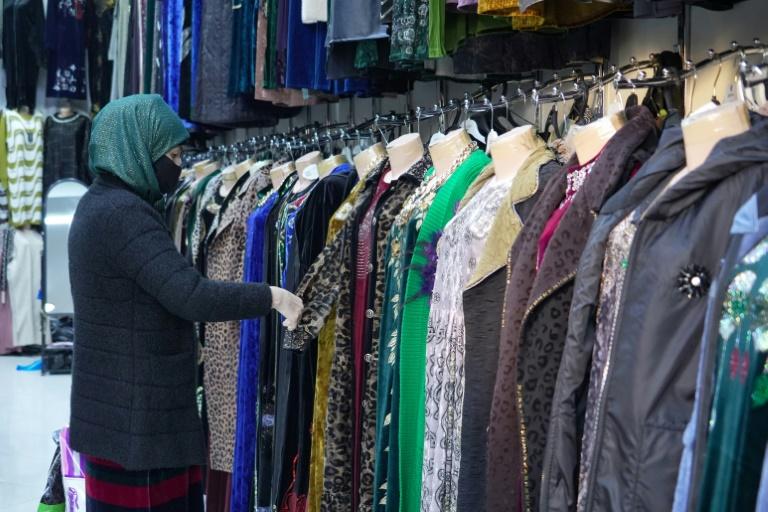 Au Tadjikistan, ni hijabs ni minijupes pour les femmes