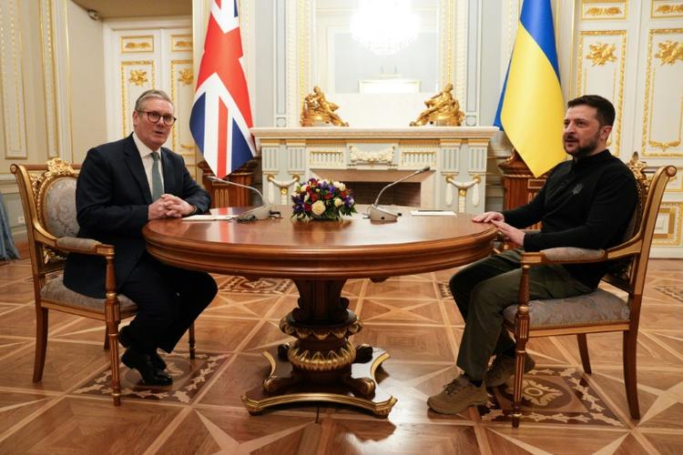 L'Ukraine et le Royaume Uni concluent un partenariat sécuritaire "historique" sur 100 ans