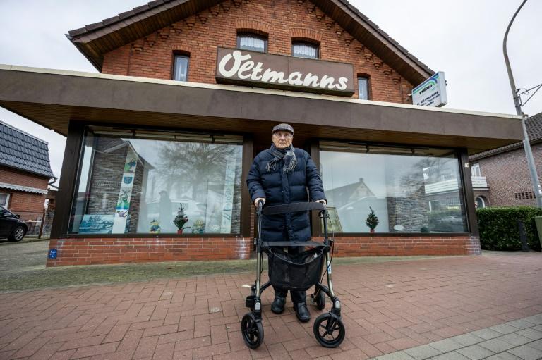 Rescapé d'Auschwitz: le long voyage d'Albrecht Weinberg jusqu'à son pays natal