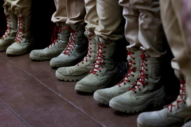 Bottes, bérets et drapeau: en Russie, le "patriotisme" dès le préau