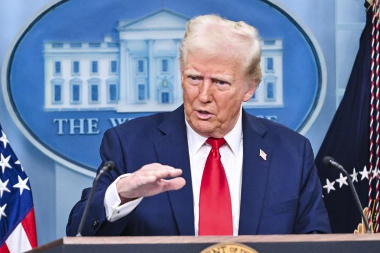 Catastrophe aérienne de Washington: l'enquête se poursuit dans un climat politique délétère