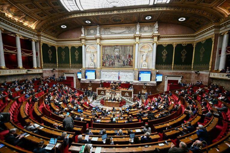 Budget: le RN ne censurera pas non plus, Bayrou peut se projeter... un peu