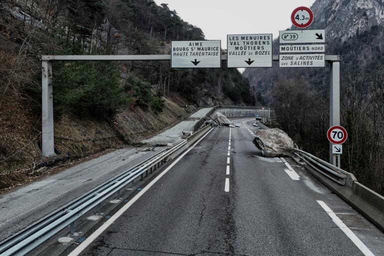 Eboulement en Savoie : la route vers les stations rouverte au moins sur une voie vendredi