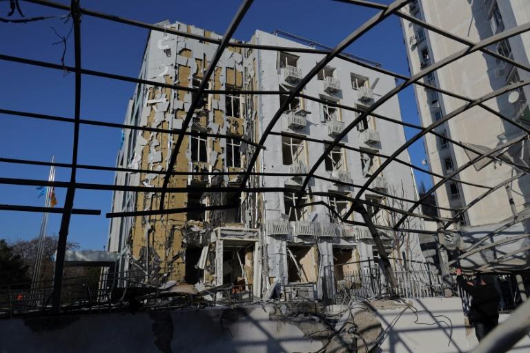 Ukraine: Zelensky sous pression pour accepter la fin de la guerre voulue par Trump