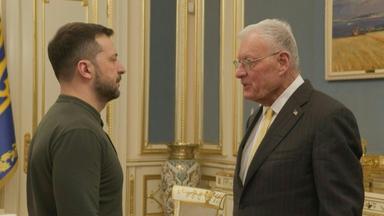 Ukraine: Zelensky sous pression pour accepter la fin de la guerre voulue par Trump