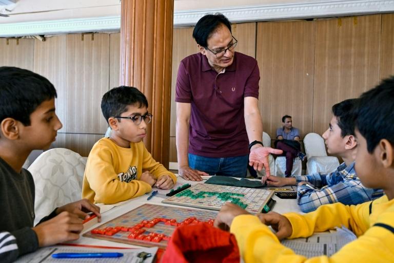 Au Pakistan, les jeunes étalent leur anglais châtié... sur les plateaux de Scrabble