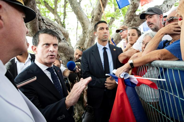 Manuel Valls chahuté au début de sa visite en Nouvelle-Calédonie