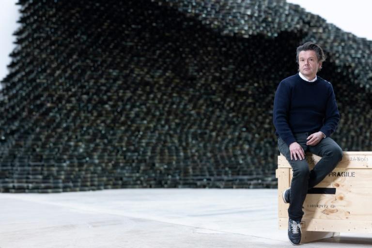 Jean-Michel Othoniel, ses oeuvres de verre et la beauté pour "mission"