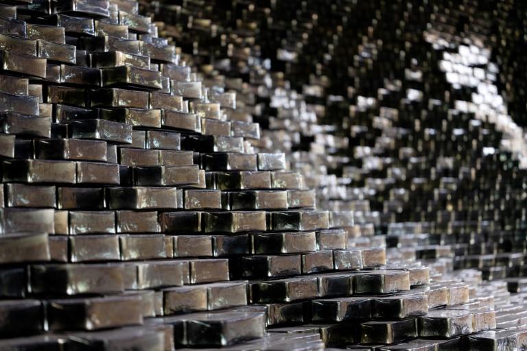 Jean-Michel Othoniel, ses oeuvres de verre et la beauté pour "mission"