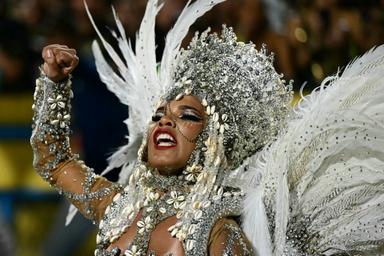 Un premier Oscar à Hollywood et le carnaval de Rio s'enflamme