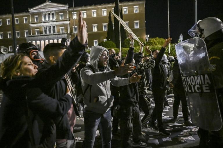 Motion de censure contre le gouvernement après la pire catastrophe ferroviaire en Grèce