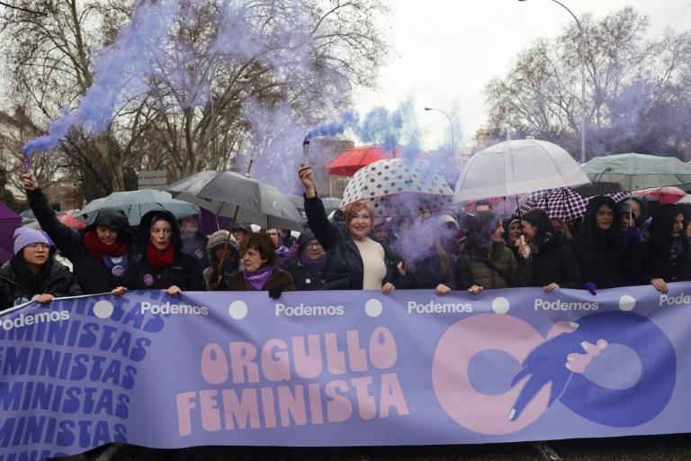 8-Mars: dans le monde, des femmes mobilisées contre les inégalités et la montée du "masculinisme"