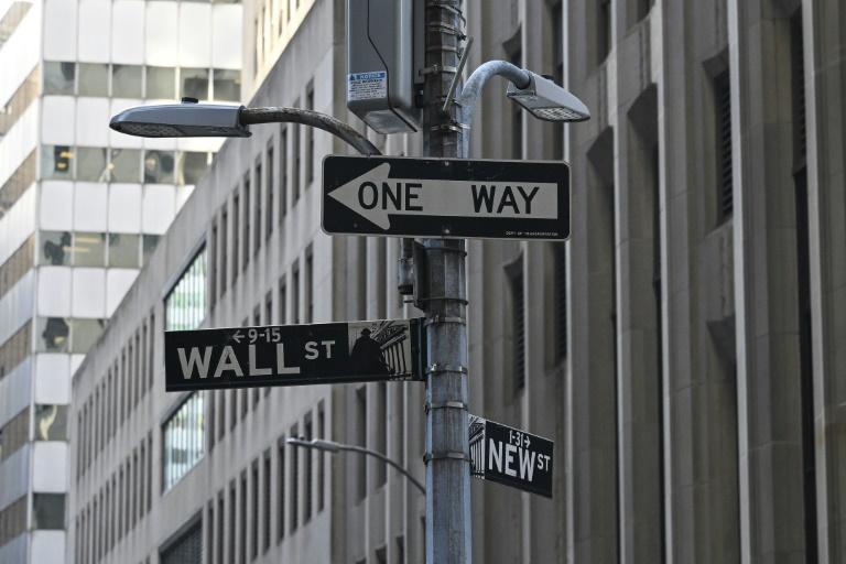 Wall Street chute fortement à la clôture, les investisseurs craignent une récession aux Etats-Unis