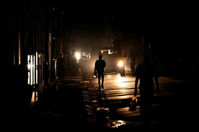 Des millions de Cubains passent une deuxième nuit sans courant