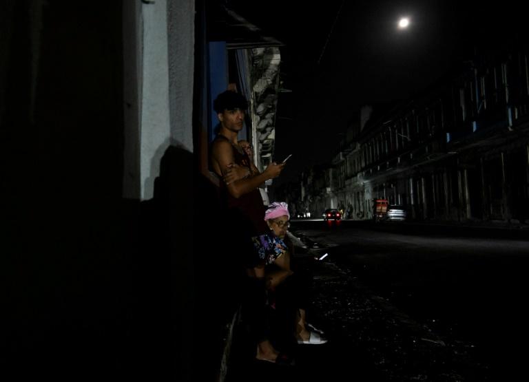 Des millions de Cubains passent une deuxième nuit sans courant