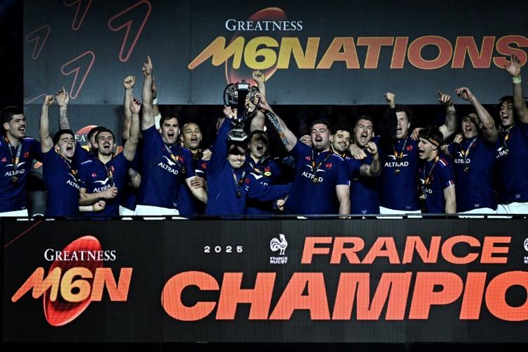 Six nations: le XV de France fait plier l'Ecosse et remporte le Tournoi