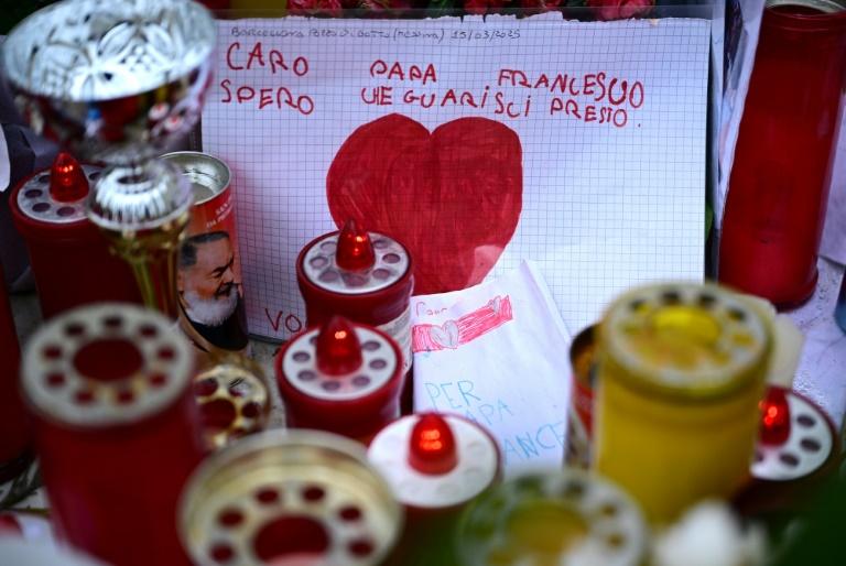 Le pape peut se passer d'assistance respiratoire pour de "courts moments"