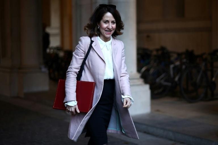 Royaume-Uni: coupes attendues dans les aides sociales, fronde chez les travaillistes