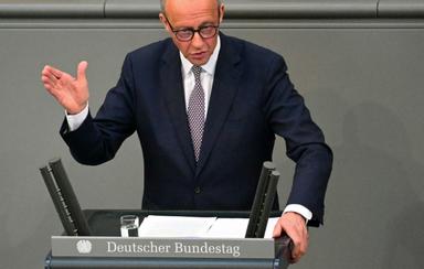 L'Allemagne augmente ses dépenses en réaction à la "guerre contre l'Europe" de Poutine, dit Merz