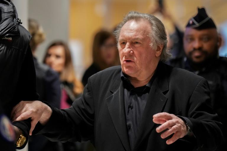 Au procès Depardieu, le soutien de Fanny Ardant et des témoignages accablants