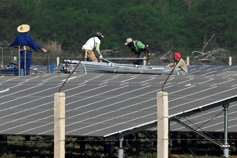 A Cuba, le pari du solaire pour tenter de sortir de la crise énergétique