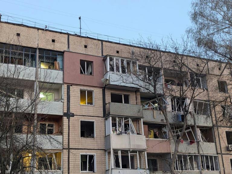 Frappe meurtrière en Ukraine : Zelensky dénonce une "faible" réaction américaine