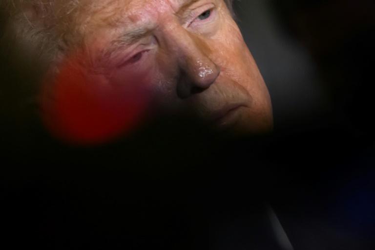 Trump inflexible sur les droits de douane, panique sur les marchés