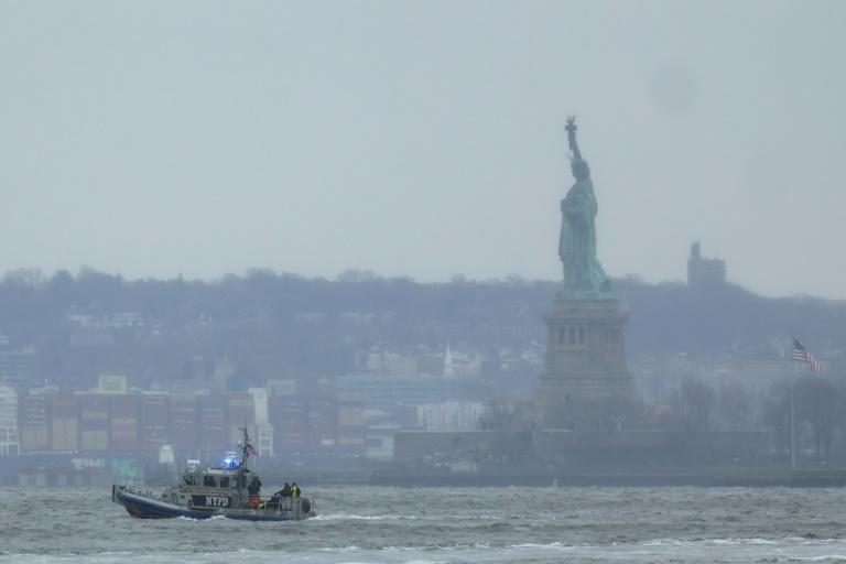 Une famille de touristes tués dans le crash d'un hélicoptère dans le fleuve de New York