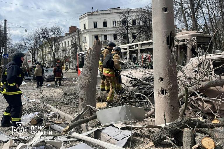Ukraine: au moins 34 morts dans une frappe russe sur le centre-ville bondé de Soumy