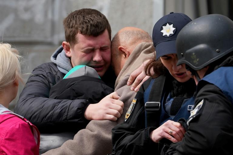 Ukraine: au moins 34 morts dans une frappe russe sur le centre-ville bondé de Soumy