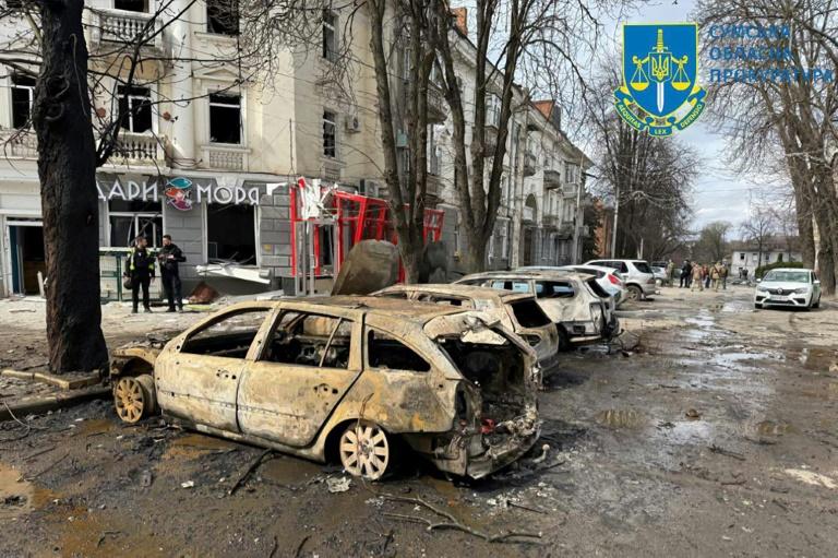 Ukraine: au moins 34 morts dans une frappe russe sur le centre-ville bondé de Soumy