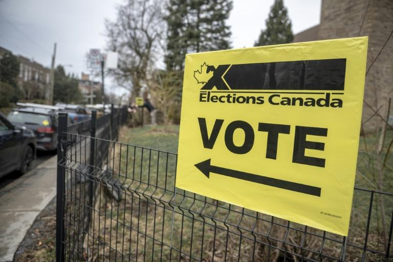 Au Canada, le Premier ministre Mark Carney toujours en tête, à une semaine d'un vote décisif