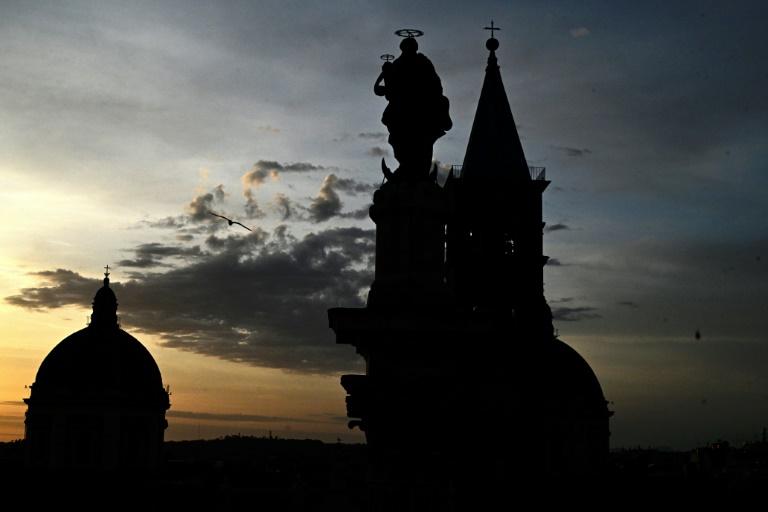 Le Vatican en deuil prépare les obsèques du pape