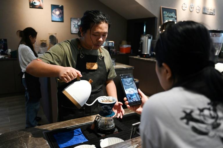 En Chine, une capitale du thé cède sa tasse au café