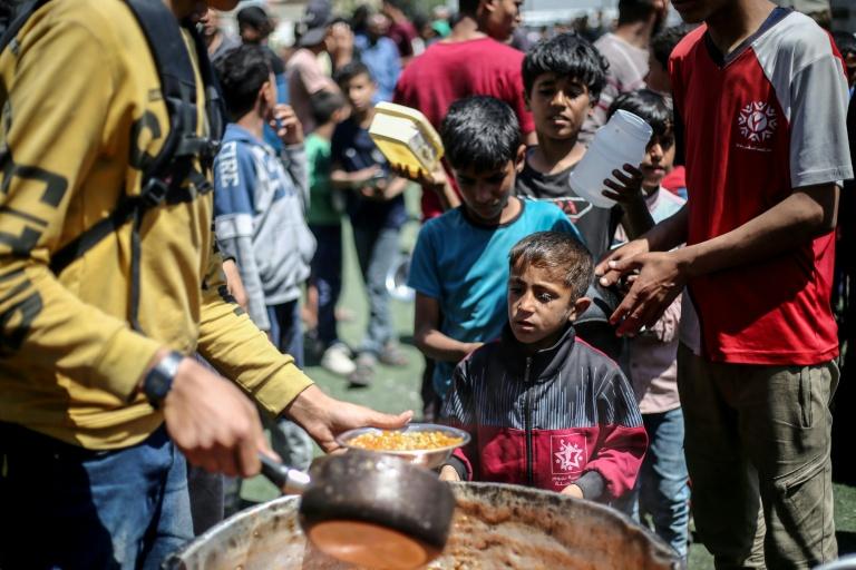 Gaza: les secouristes récupèrent des "corps calcinés" après des frappes israéliennes