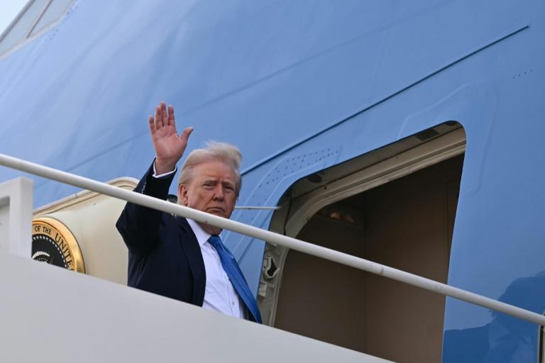 Trump dans l'avion pour Rome, premier voyage à l'étranger de son mandat